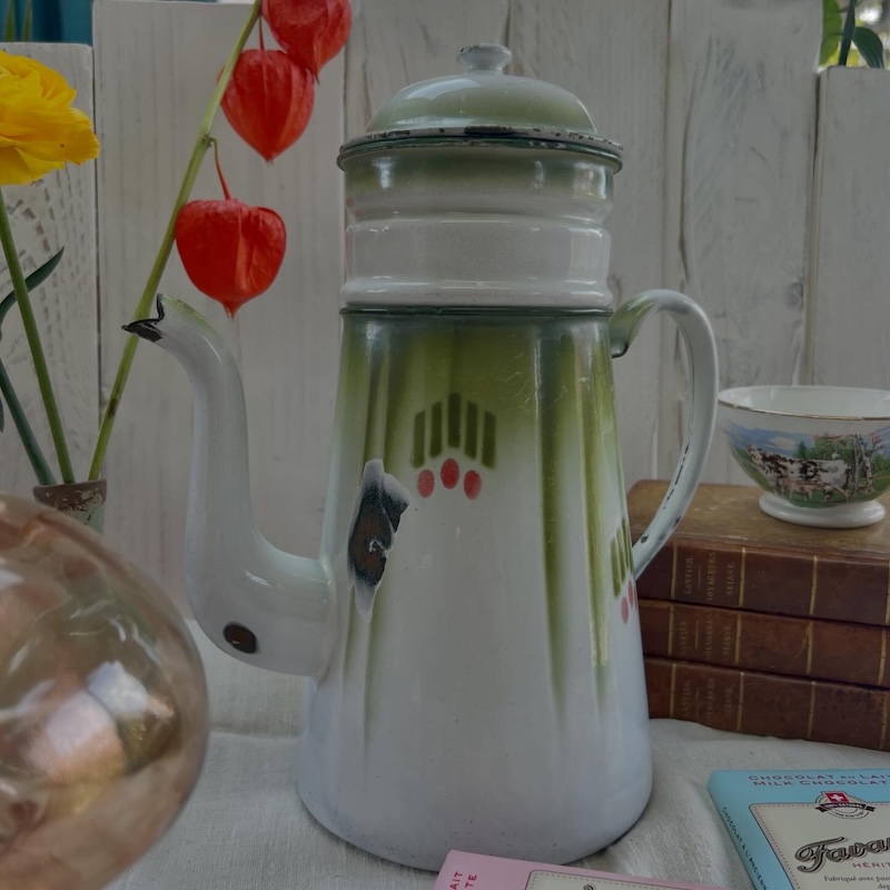 Sublime cafetière émaillée vert – Art Déco – Vendue