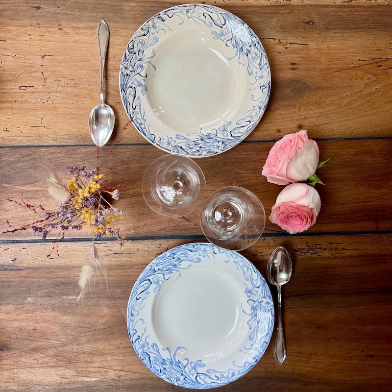 assiettes-creuses-bleu-vaisselle-ancienne-roseaux-longwy-brocnpeps