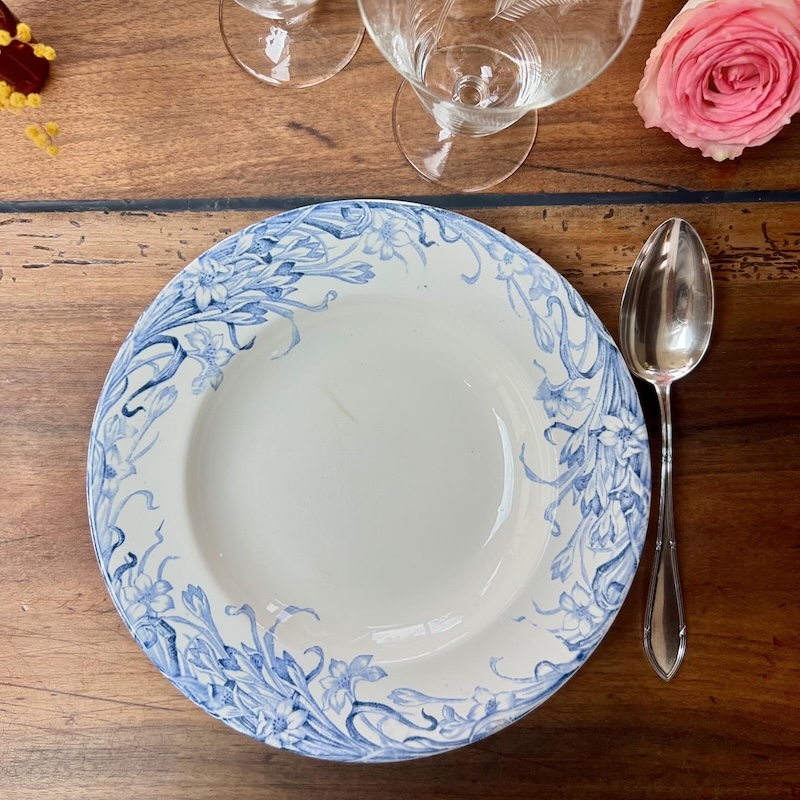 assiettes-creuses-bleu-vaisselle-ancienne-roseaux-longwy-brocnpeps