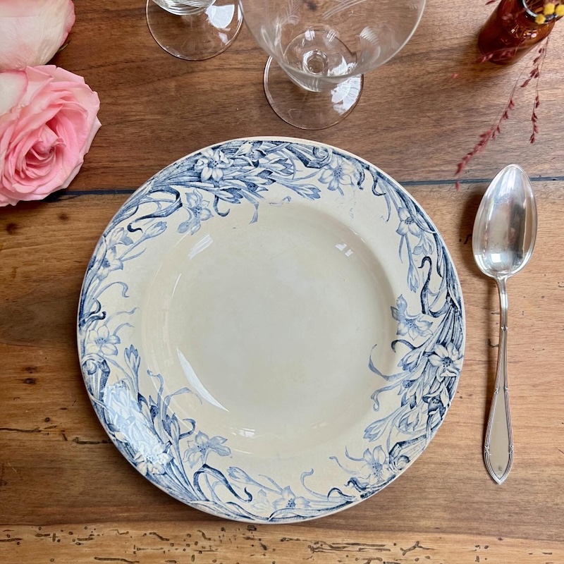 assiettes-creuses-bleu-vaisselle-ancienne-roseaux-longwy-brocnpeps
