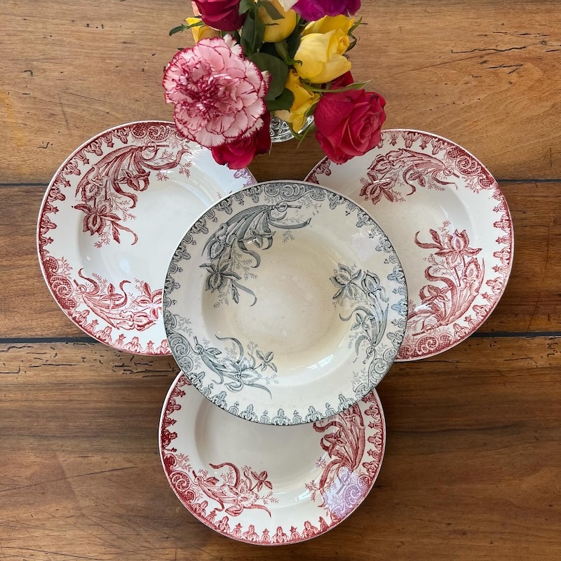assiettes-creuses-iris-ste-amandinoise-faience-francaise-vintage-brocnpeps