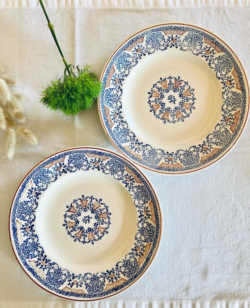 assiette-plate-rouennais-longwy-vaisselle-faience-france-art-de-la-table-brocnpeps