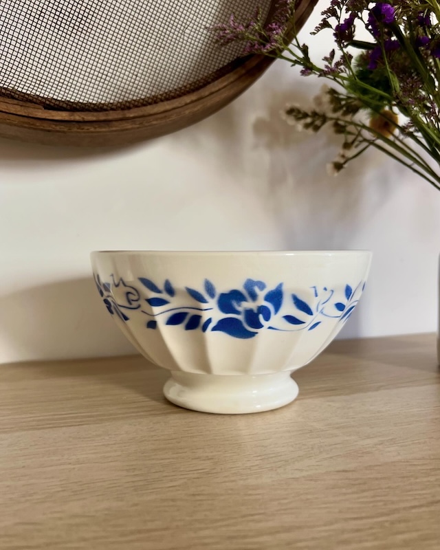 Bol_géant_cotele_piedouche_vintage_fleurs_bleus_brocnpeps