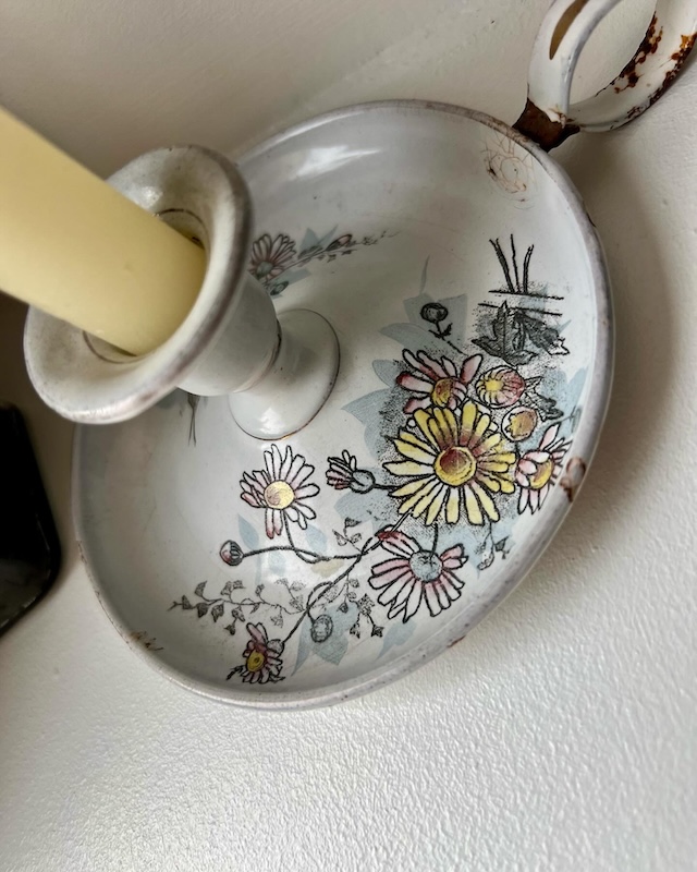 bougeoir_rat_de_cave_emaillé_fleurs_vintage_bougie_chandelier_brocnpeps