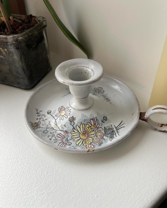 bougeoir_rat_de_cave_emaillé_fleurs_vintage_bougie_chandelier_brocnpeps