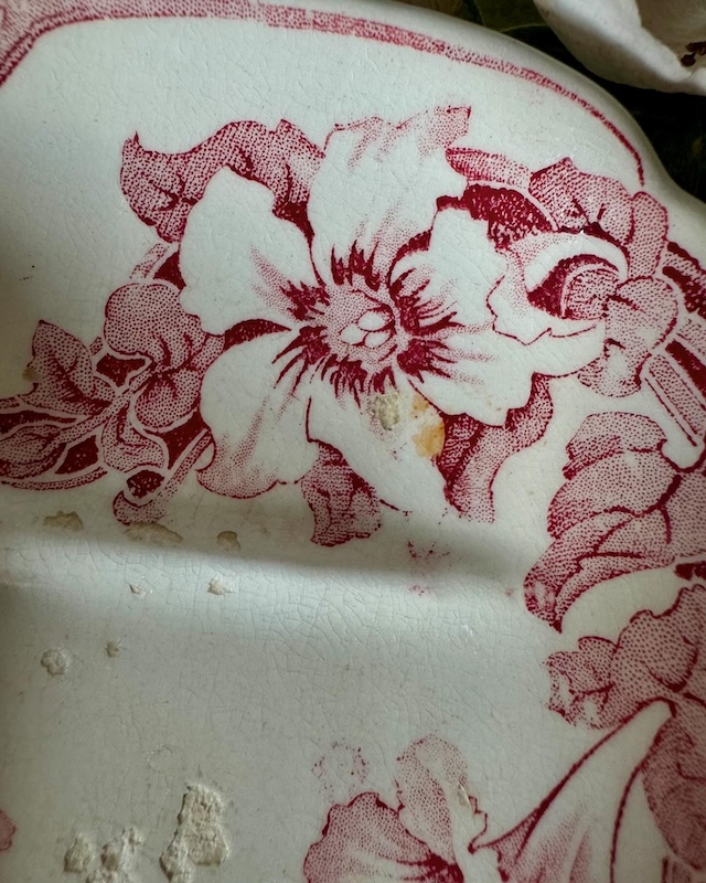 porte_savon_fleurs_roses_terre_de_fer_vintage_deco_ancienne_brocnpeps