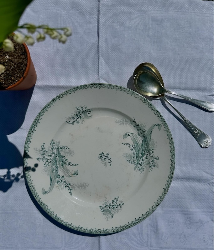 Plat rond vert – Muguet Ste Amandinoise