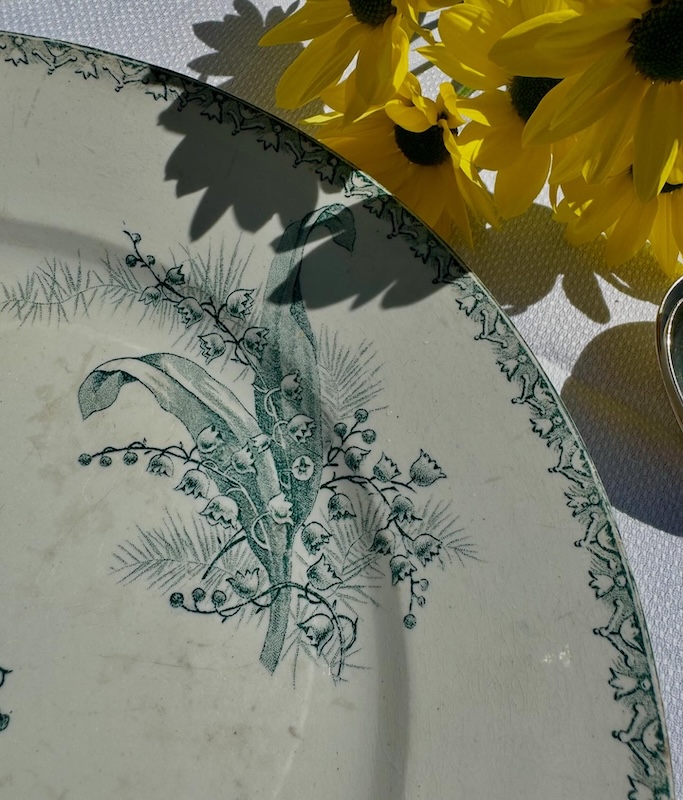 plat_rond_terre_de_fer_muguet_ste_amandinoise_brocnpeps_vaisselle