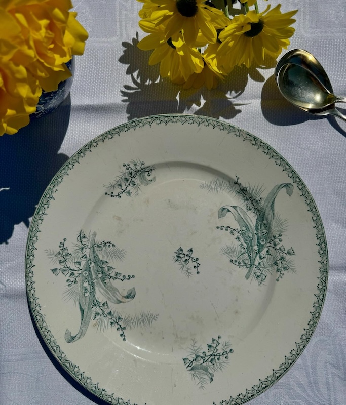 plat_rond_terre_de_fer_muguet_ste_amandinoise_brocnpeps_vaisselle