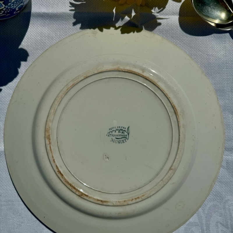 plat_rond_terre_de_fer_muguet_ste_amandinoise_brocnpeps_vaisselle